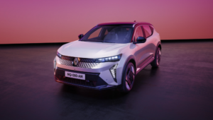 Del Mégane Scénic al Scénic E-Tech Eléctrico, cinco generaciones nacidas en Doua