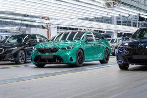 P90577569_lowRes_the-new-bmw-m5-touri