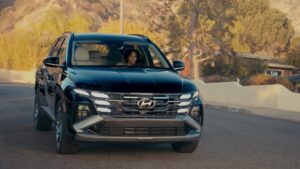 Large-64875-HyundaiHighlightsSafetyonTheRoadDuringChampionshipGameWeekend