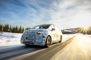Neue Mercedes-Benz Großraumlimousinen meistern Wintererprobung am PolarkreisNew Mercedes-Benz MPVs master winter testing in the Arctic Circle