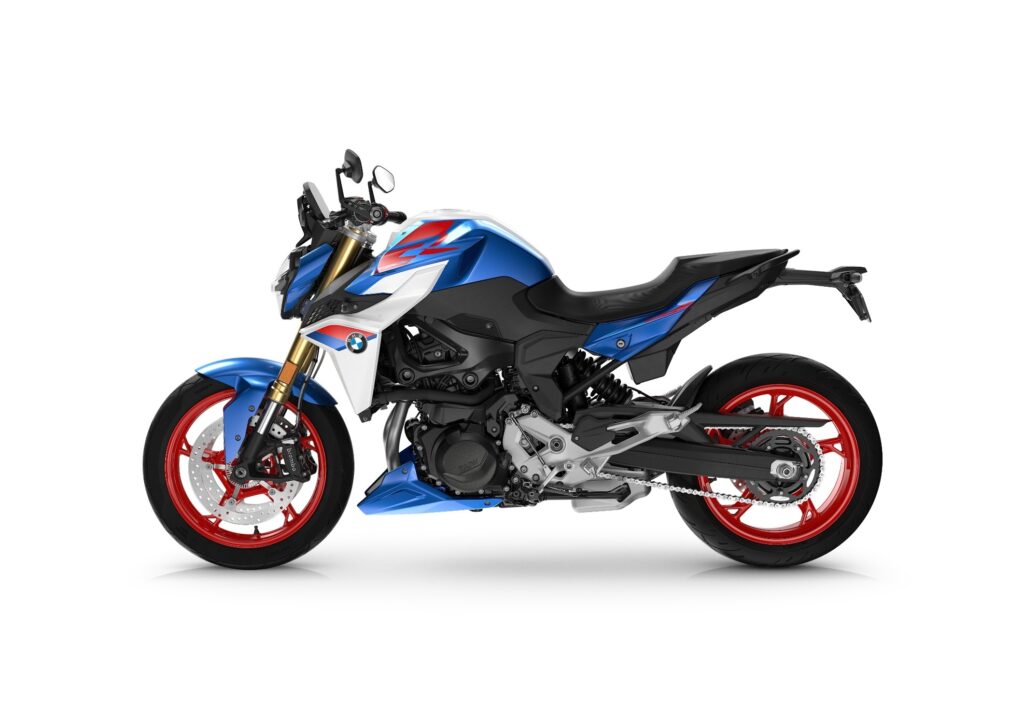 P90579128_lowRes_the-new-bmw-f-900-r-