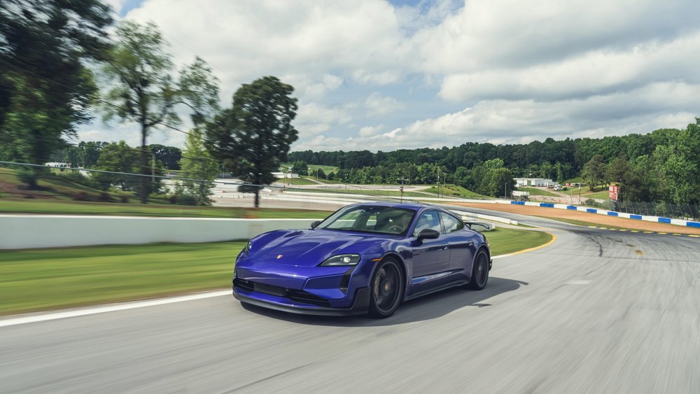 BP_Nuevos récords del Taycan Turbo GT en los circuitos de Road Atlanta y Yas Marina