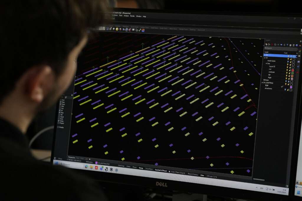 005_Knitting-an-electric-design_HQ