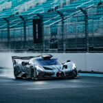 Clientes de Bugatti prueban el Bolide en circuito