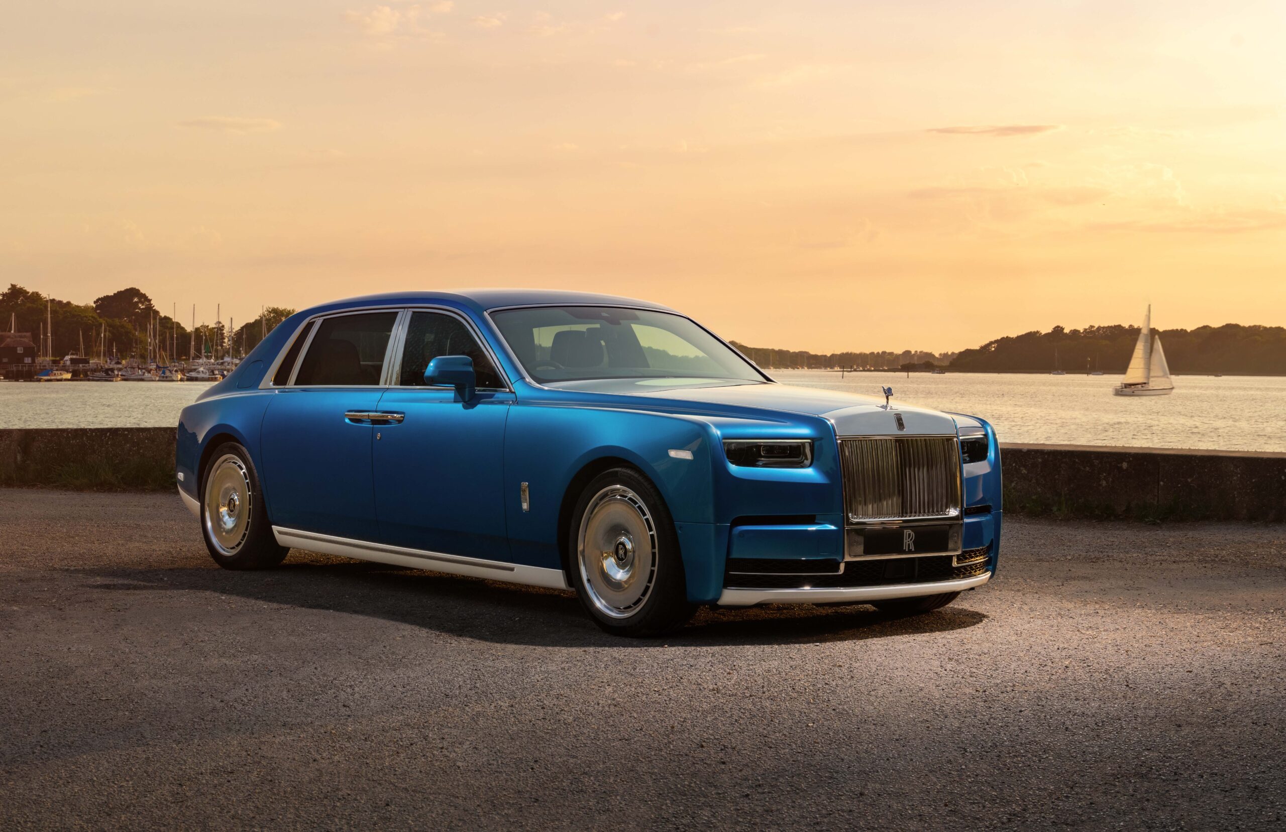 P90648606_highRes_rolls-royce-presents