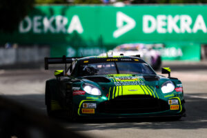 Vantage_racing_in_DTM