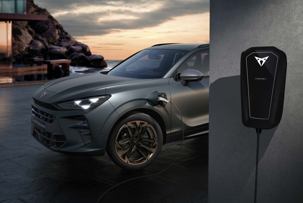 cupra-terramar-phev-con-cargador